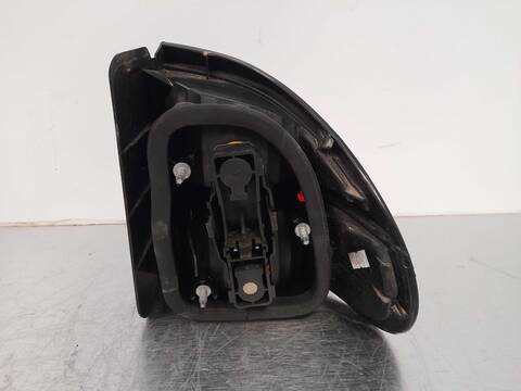 Foto 3ª: Piloto Trasero Izquierdo Renault Laguna AUTHENTIQUE 107CV 79KW [K4M] (2001)