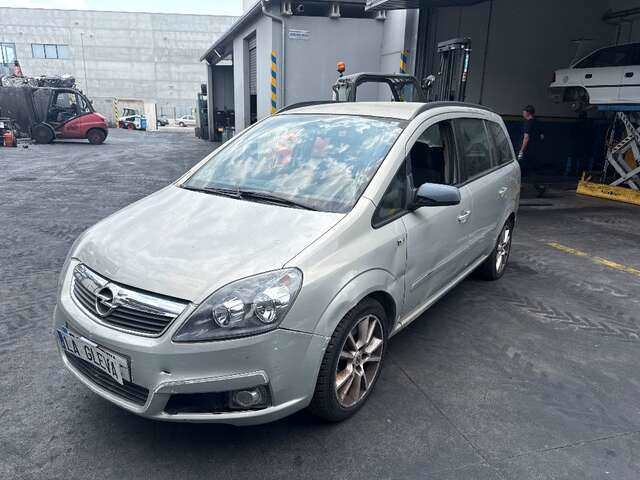 Foto 1ª: Motor de Arranque Opel Zafira 1.9 CDTI 0CV [Z19DT] (2006)