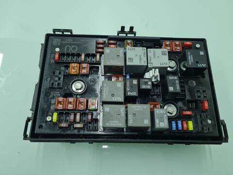 Caja Reles Fusibles Opel Astra COSMO 110CV 81KW