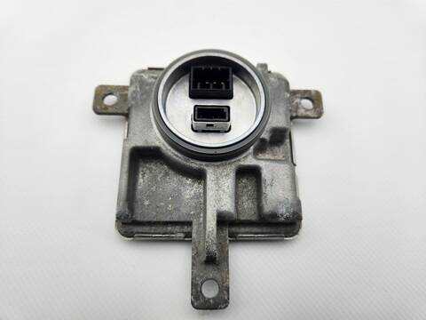 Foto 3ª: Centralita Faros Xenon Audi A4 BASIS 150CV 110KW [CJCD] (2014)