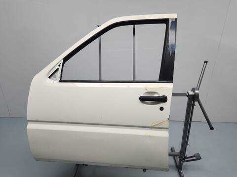 Foto 3ª: Puerta Delantera Izquierda Nissan Terrano SR 3-PTAS.) 125CV 92KW [TD27TI] (2007)