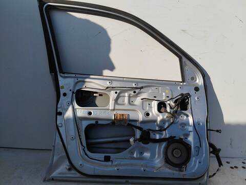 Foto 3ª: Puerta Delantera Izquierda Mitsubishi Outlander 2.0 2WD 136CV 100KW [4G63] (2003)