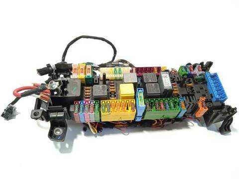 Foto 2ª: Caja Reles Fusibles Infiniti Q30 2.2 D PREMIUM 5P [651930] (2017)