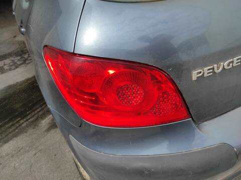 Piloto Trasero Izquierdo Peugeot 307 NFU BERLINA