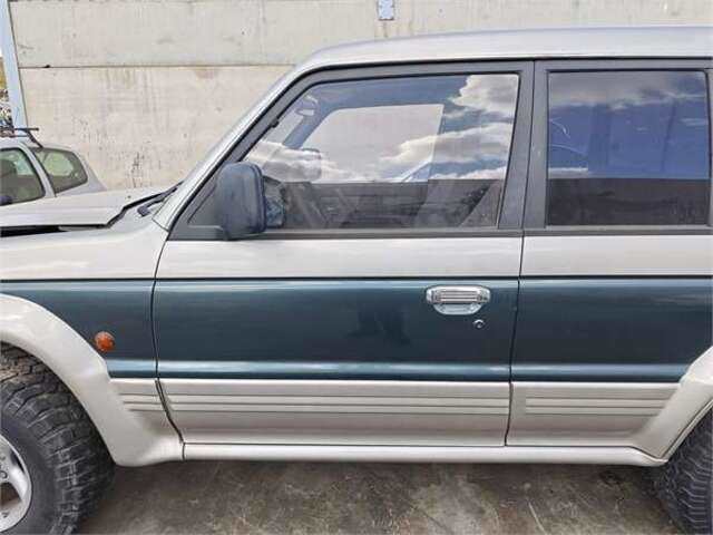 Puerta Delantera Izquierda Mitsubishi Montero SIN PAPELES
