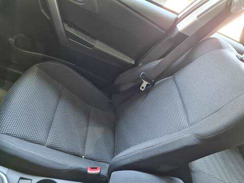 Foto 3ª: Asientos Traseros Toyota Auris ACTIVE 132CV 97KW [1ZR] (2014)