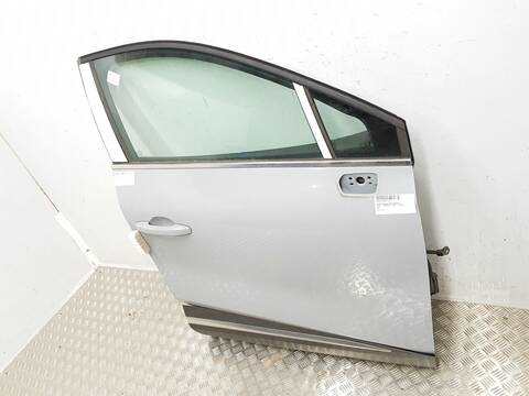 Foto 3ª: Puerta Delantera Derecha Renault Clio SIN DEFINIR
