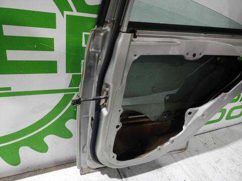 Foto 2ª: Puerta Trasera Derecha Ford Fiesta AMBIENTE 68CV [F6JA] (2001)