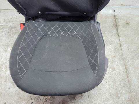 Foto 4ª: Asiento Delantero Izquierdo Renault Captur DYNAMIQUE 90CV 66KW [K9K608] (2014)