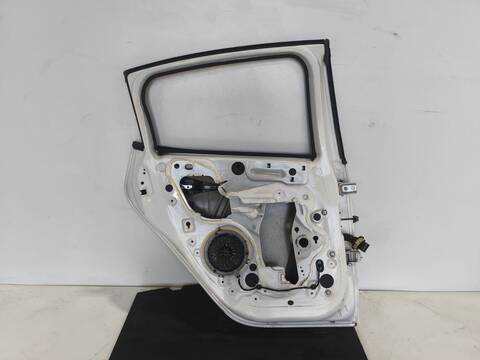 Foto 2ª: Puerta Trasera Izquierda Peugeot 208 XAD 75CV 55KW (2016)