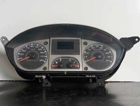 Cuadro de Instrumentos Iveco Daily 29 - L 14 CAJA CERRADA LARGO 136CV