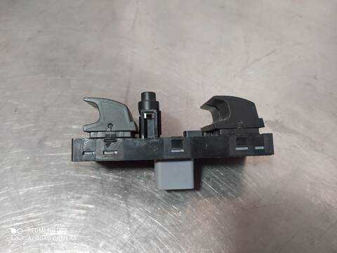 Foto 2ª: Botonera Elevalunas Volkswagen Polo ADVANCE 90CV 66KW [CAY] (2012)