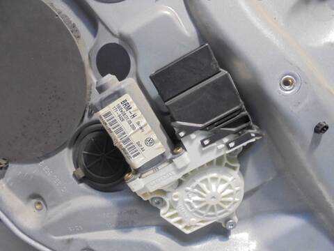 Foto 3ª: Elevalunas Manual Trasero Izquierdo Volkswagen Bora BERLINA 101CV 74KW [ALH] (2000)