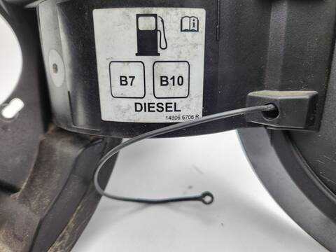 Foto 3ª: Tapa Exterior Combustible Renault Clio EQUILIBRE 100CV 74KW [K9K876] (2023)