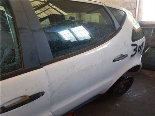 Foto 2ª: Puerta Trasera Izquierda Mercedes Clase A 140 1.6 160 (168.033) [1.6 LTR. - 75 KW CAT] [M 166.960]