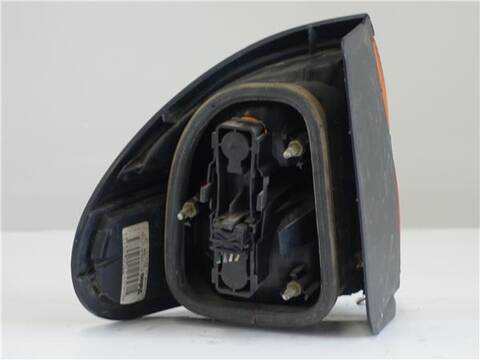 Foto 2ª: Piloto Trasero Derecho Renault Laguna 1.6 16V B568 B561) 107CV 79KW [G/ K4M F 7] (2000)